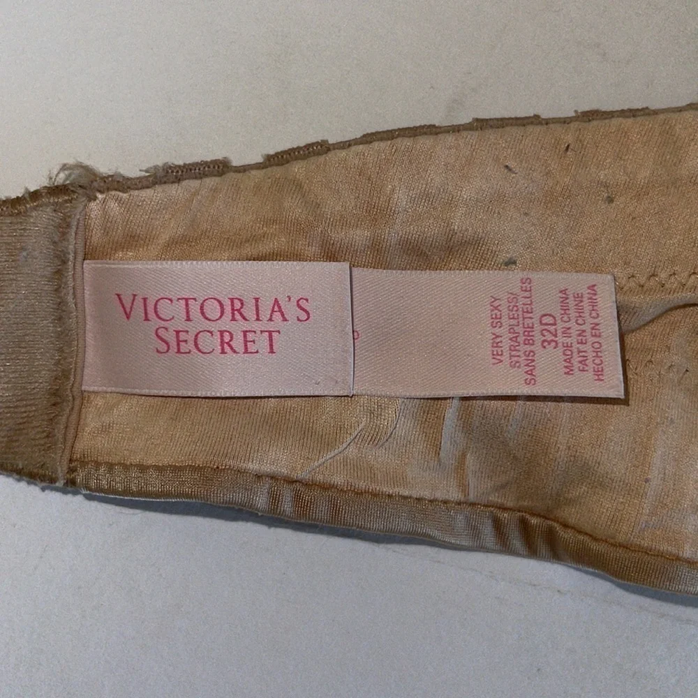 Victoria’s Secret Nude Very Sexy Strapless Push Up Underwire Bra